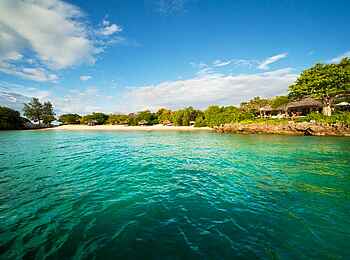 Azura Quilalea: Ansicht vom Boot aus Azura Quilalea: Ansicht vom Boot aus