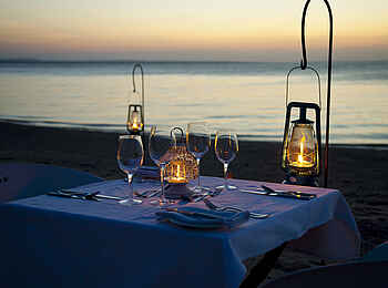 Azura Quilalea: Beach Dinner Azura Quilalea: Beach Dinner