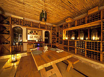 Azura Quilalea: Weinkeller Azura Quilalea: Weinkeller