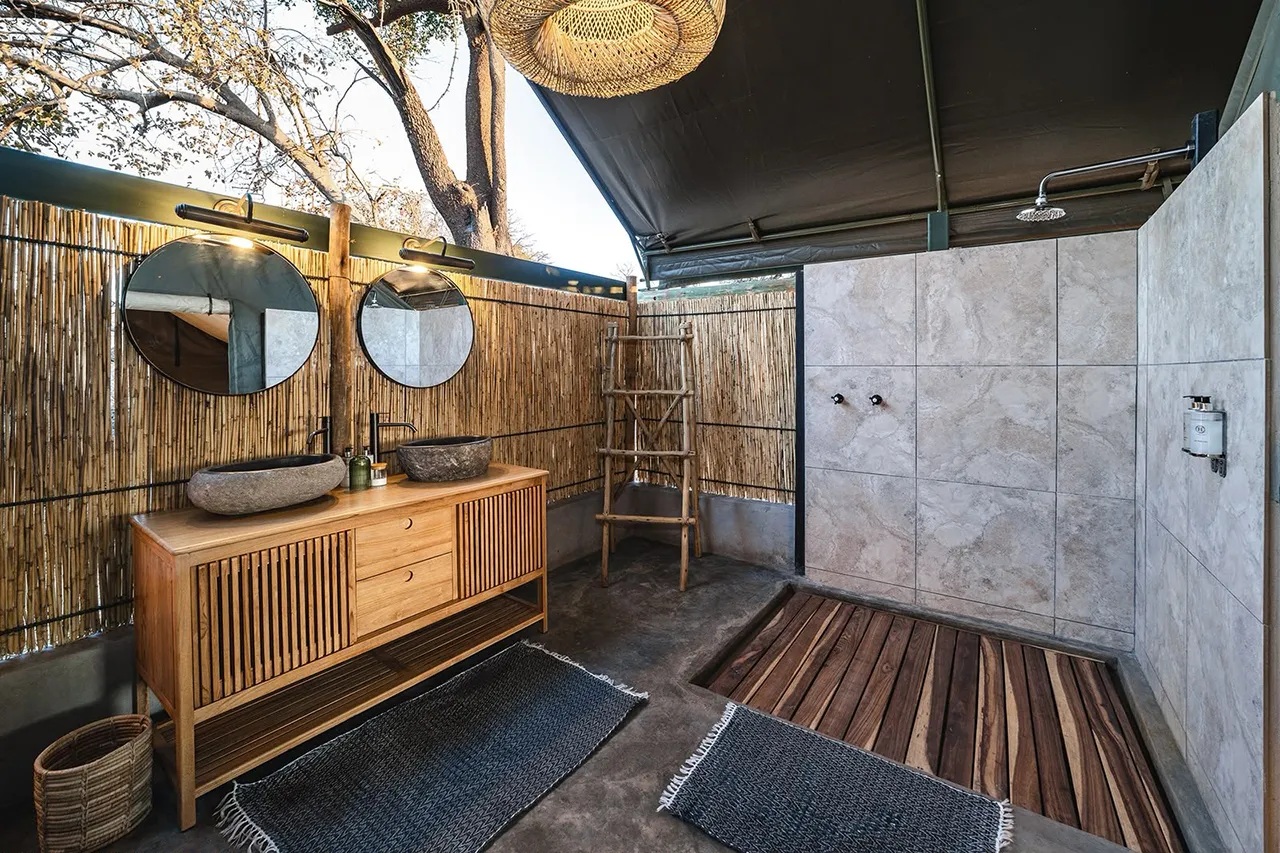 Luiana Plains Expedition Camp: Badezimmer