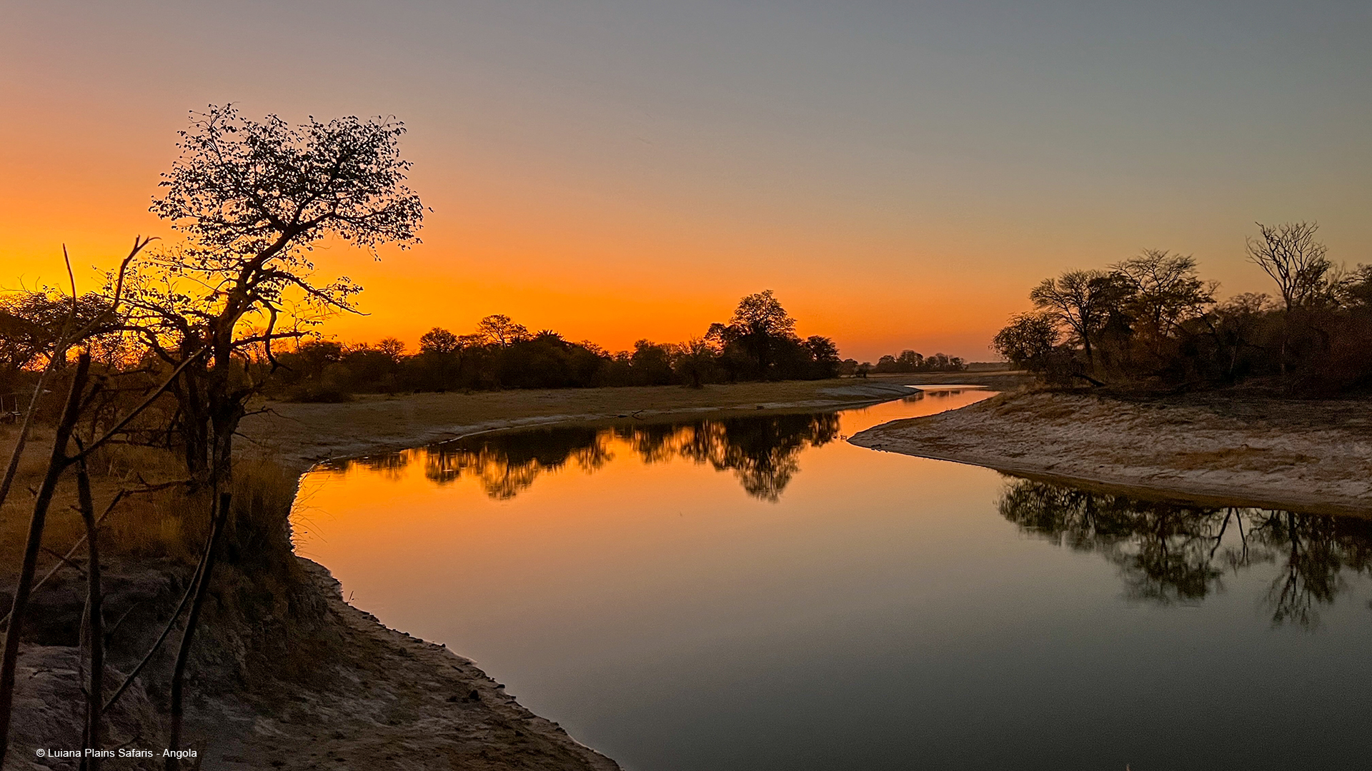 Luiana Plains Expedition Camp: Flußlandschaft bei Sonnenuntergang