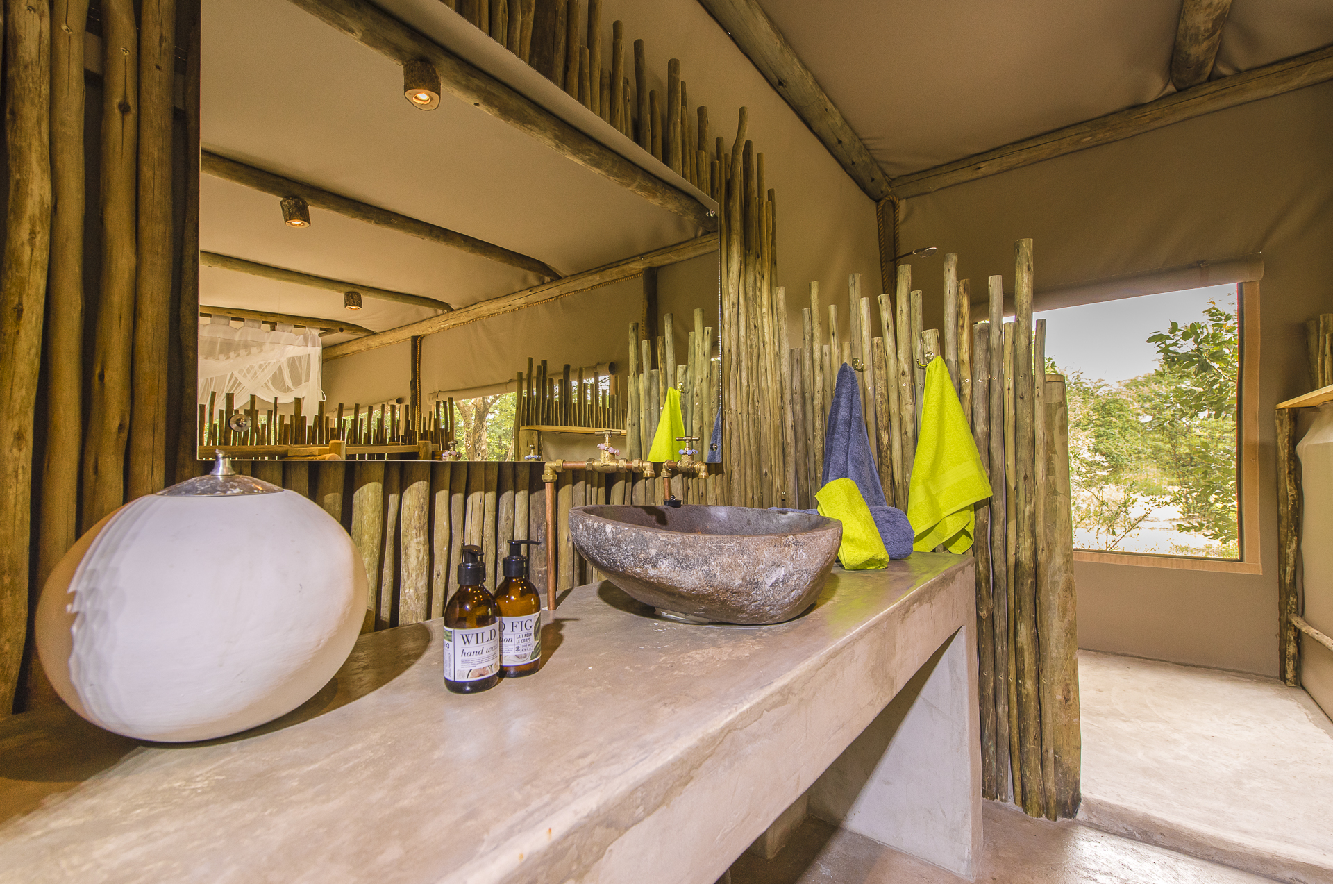 Baines Baobab, Boteti River, Bushveld, Leopard Plains, Makgadikgadi National Park, Nxai Pan National Park, Gästebad, Gästezelt, Waschtisch, Afrikarma, Afrikarma Safaris, Afrikarma Safaris. Wildnis. Hautnah., Afrikarma.de