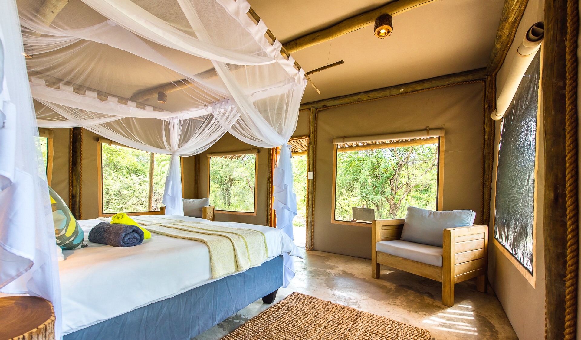 Baines Baobab, Boteti River, Bushveld, Leopard Plains, Makgadikgadi National Park, Nxai Pan National Park, Doppelbett, Gästezelt, Moskitonetz, Sessel, Teppich, Afrikarma, Afrikarma Safaris, Afrikarma Safaris. Wildnis. Hautnah., Afrikarma.de