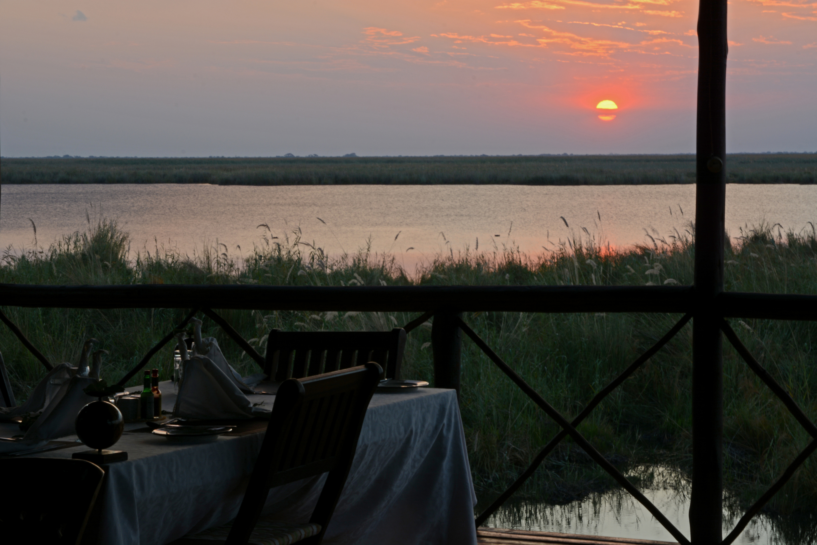 Camp Linyanti, Chobe National Park, Footsteps in Africa, Linyanti-Sümpfe, Blick, Dinner, Lagune, Sonnenuntergang, Afrikarma, Afrikarma Safaris, Afrikarma Safaris - Wildnis. Hautnah., Afrikarma.de