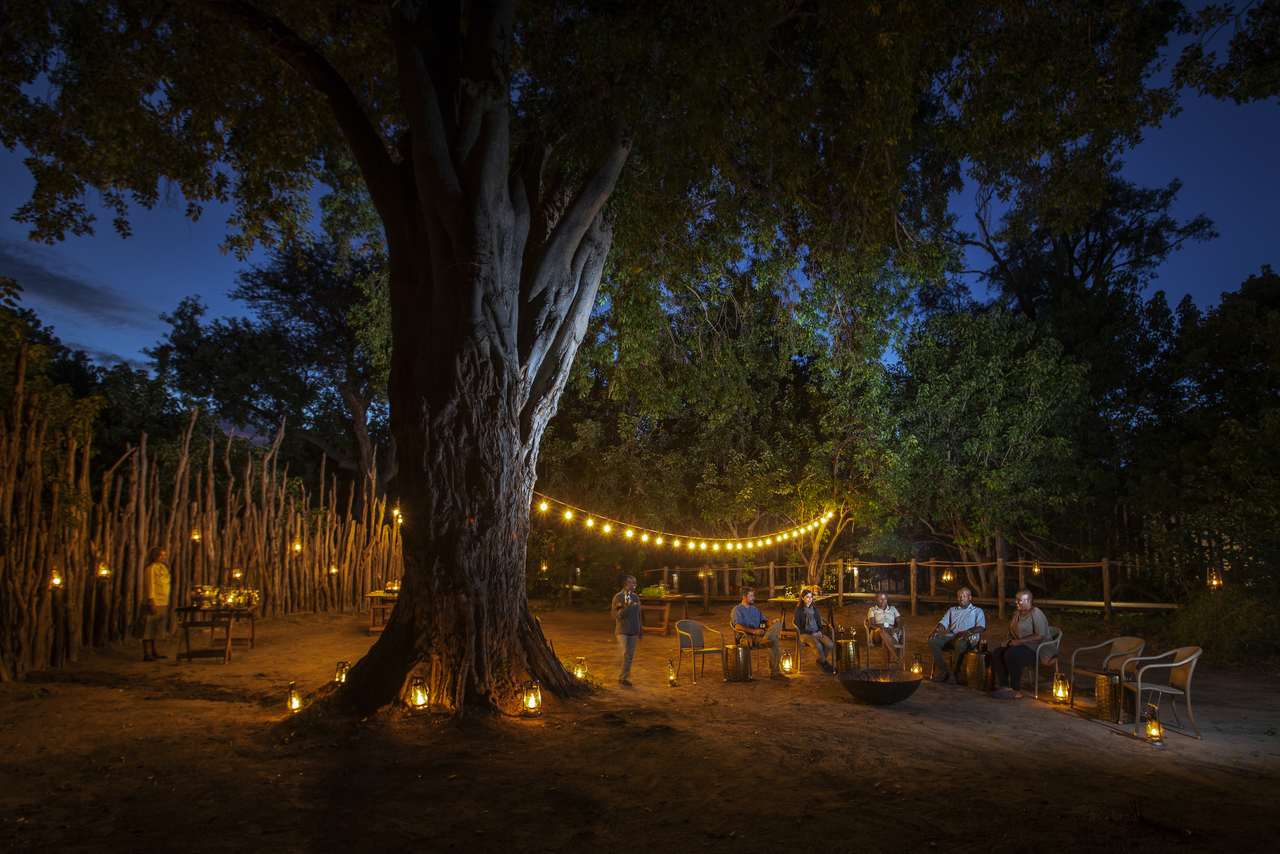 Duma Tau Camp: Abendstimmung