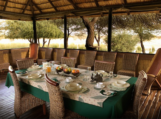 africa, afrika, afrikarma, Botsuana, Botswana, Breitmaulnashorn, buchen, central botsuana, desert, Edos Camp, Edo's Camp, gahnzi, Kalahari, kultur, Nashorn, nashorn tracking, Nordwest-kalahari, northwestern kalahari, private reserve, Privatreservat, reise, reisen, reiseveranstalter, Rhino, rhino tracking, san, san volk, southern africa, südliches afrika, tracking, Urlaub, White Rhino, zentralbotswana, Essen, hauptgebäude, main area, Speisesaal, Zentrale einrichtungen