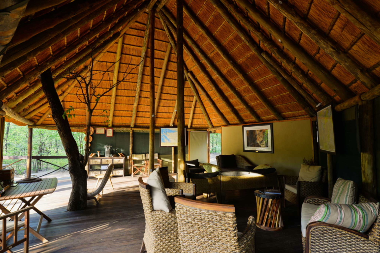 Big 5, Botswana, Chobe Nationalpark, Mankwe Bush Lodge, Moremi Game Reserve, Okavangodelta, Korbmöbel, Korbsessel, Lounge, Afrikarma, Afrikarma Safaris, Afrikarma Safaris – Wildnis. Hautnah., afrikarma.de