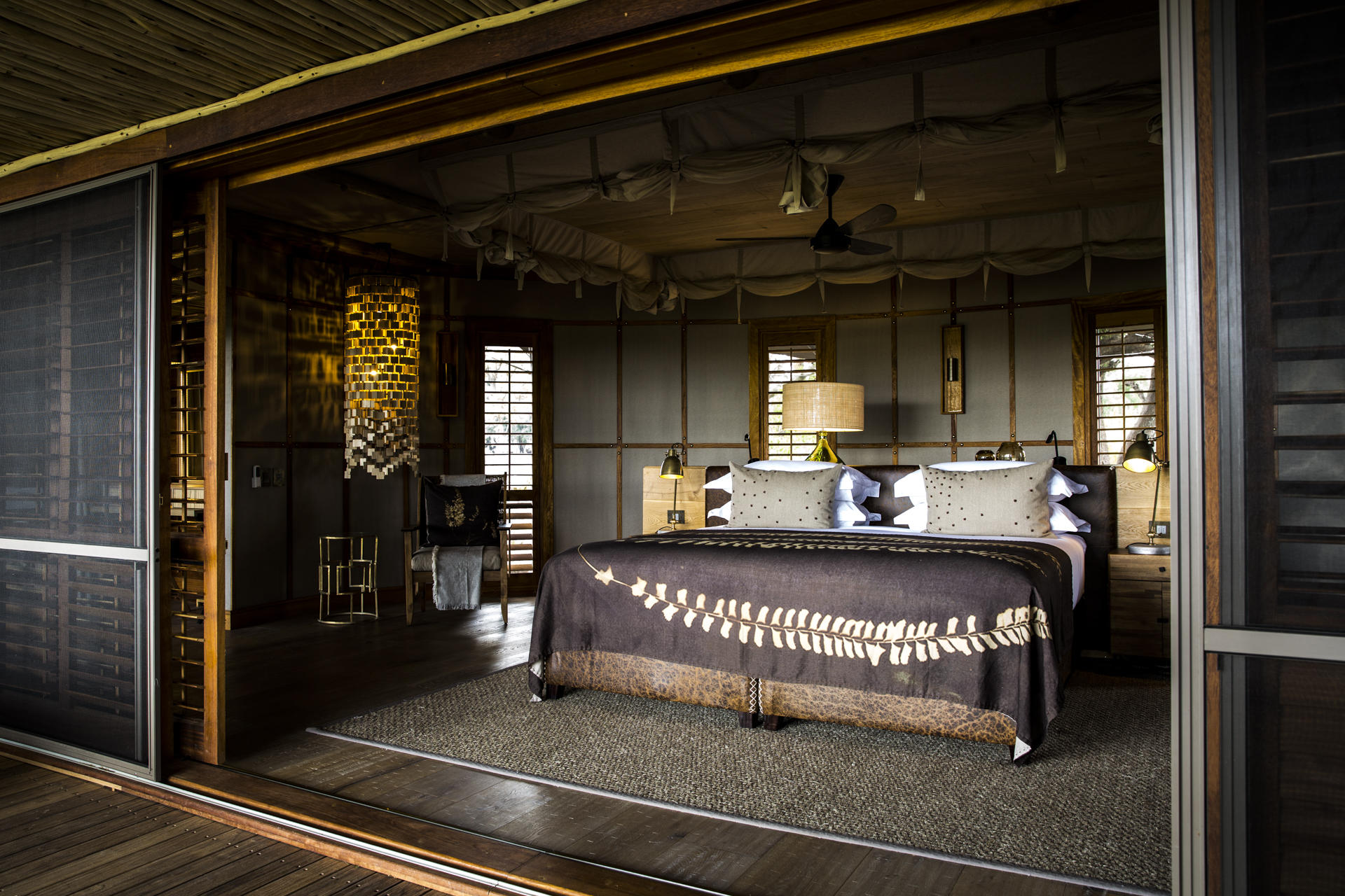 Mombo Camp: Family Suite Bett