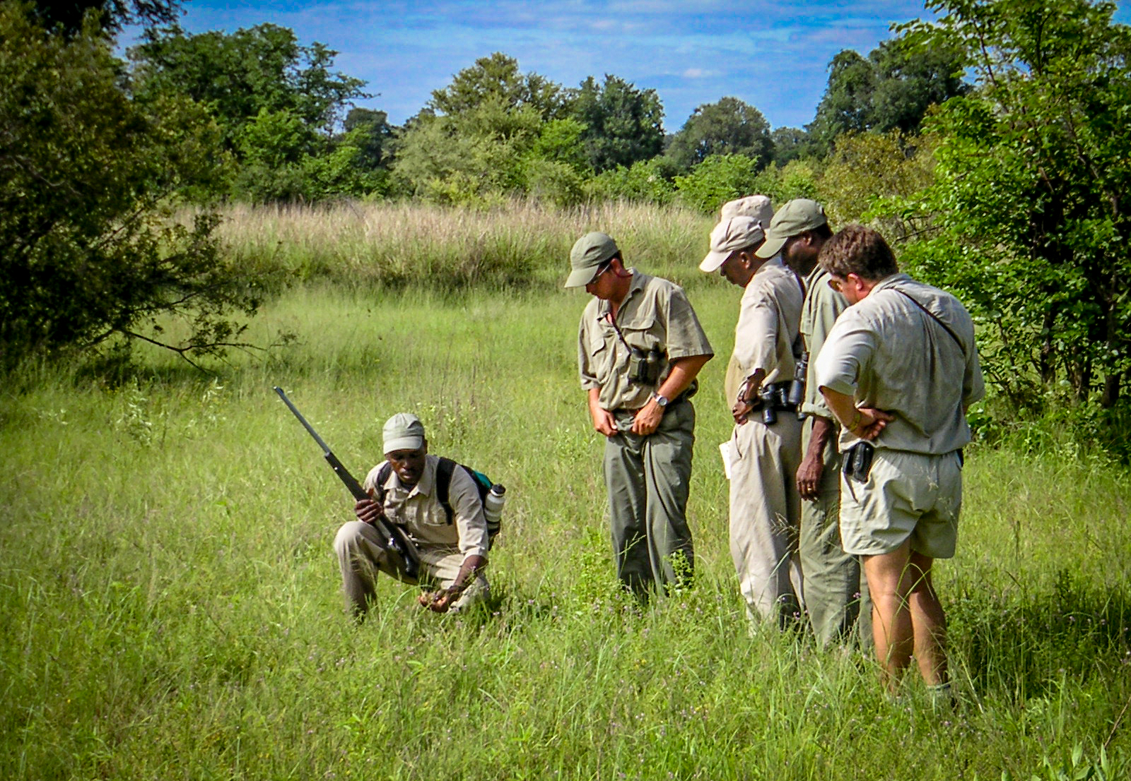 Okavango Guiding School: Fährtenlesen im Busch Okavango Guiding School: Fährtenlesen im Busch