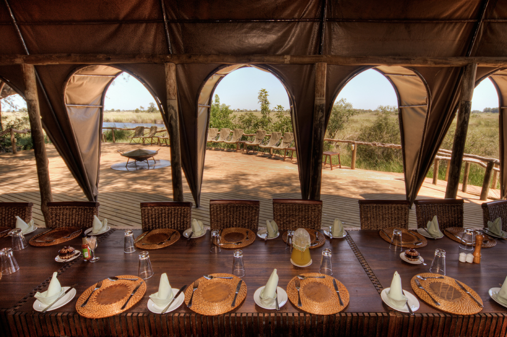 Botswana, gedeckter Tisch, Moremi Game Reserve, Okavangodelta, Okuti Camp