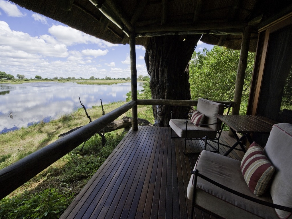 Savuti Camp: Family Tent Blick auf den Kanal