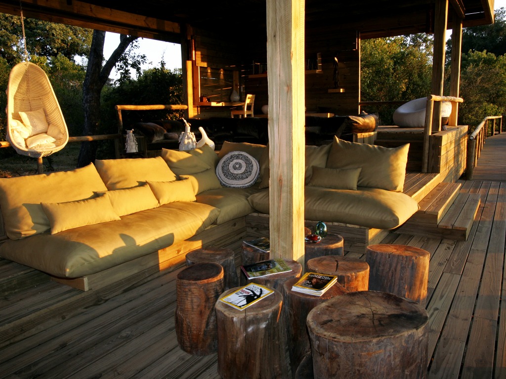 Khianadiandavhu, Kwedi Community Trust, Lounge, Moanachira, NG 22, Okavango-Delta, Schreibecke, Vumbura Plains