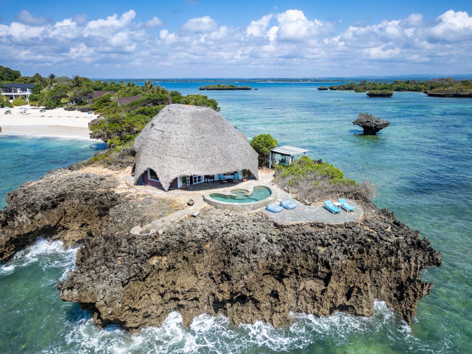 Chale Island: Suite in the Rocks Chale Island: Suite in the Rocks