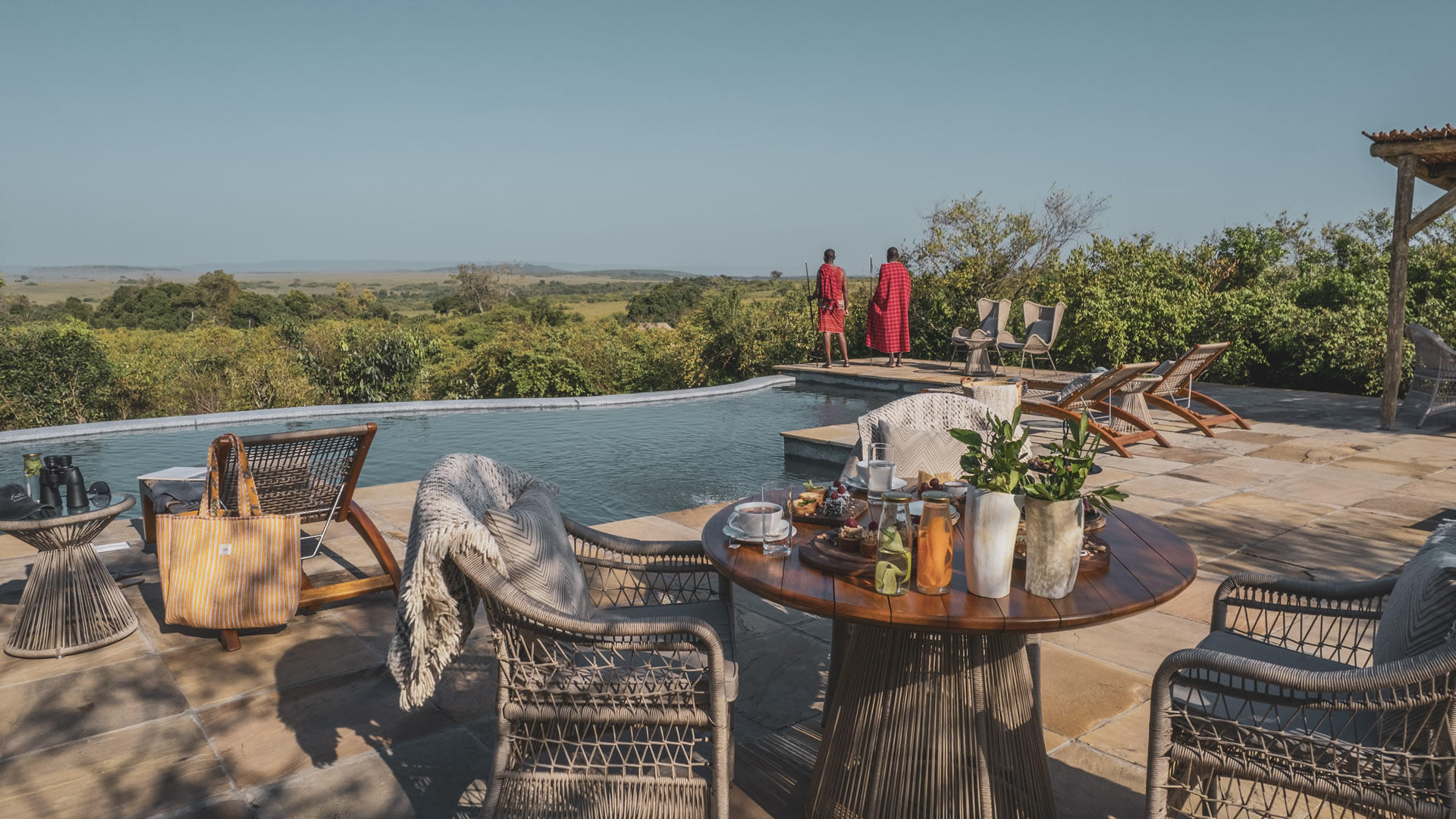 Entim Private Wing Camp: Am Pool