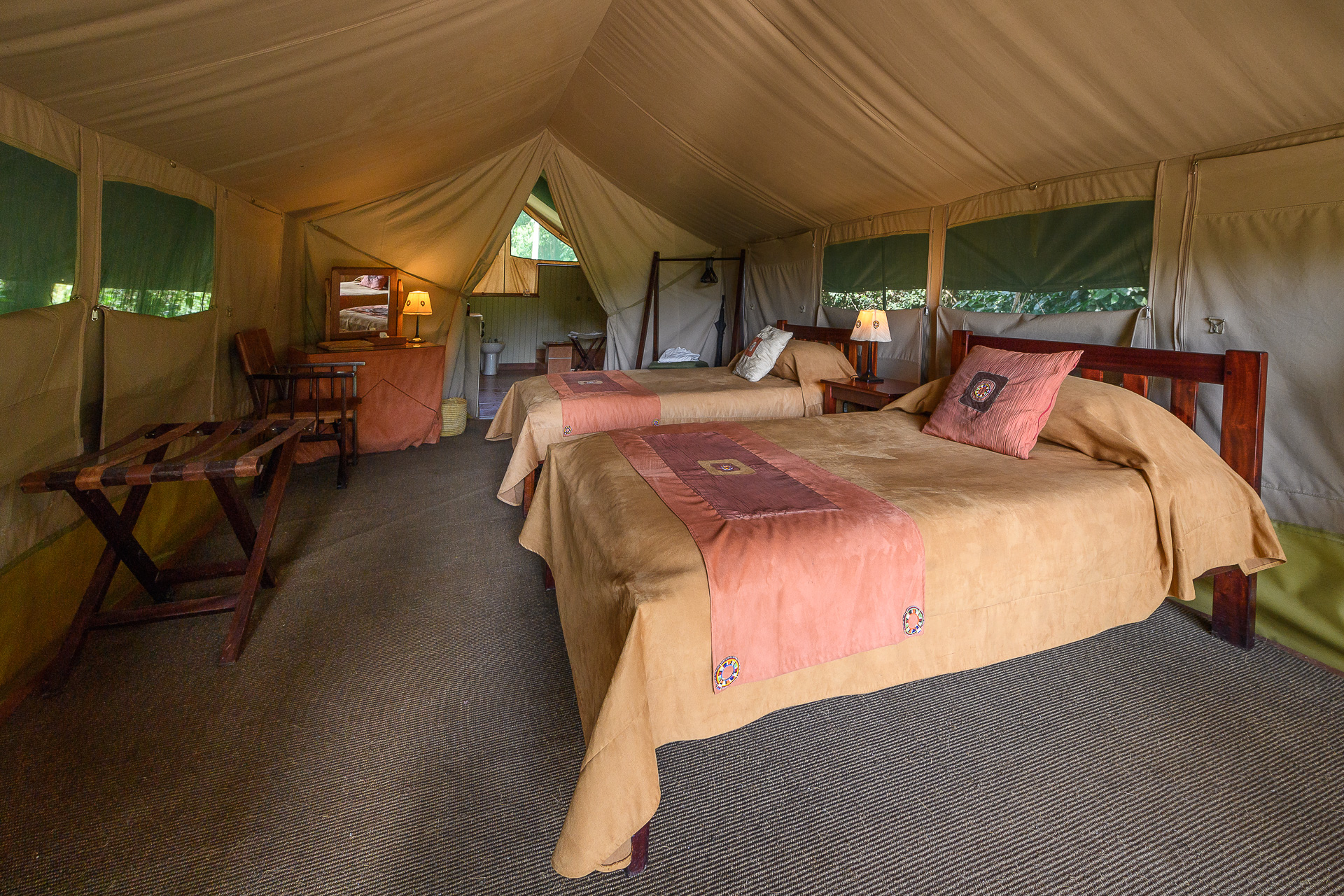 afrikarma, afrikarma Safaris, Afrikarma Safaris - Wildnis.Hautnah., afrikarma.de, Masai Mara, Ausstattung, Doppelbetten, Einrichtung