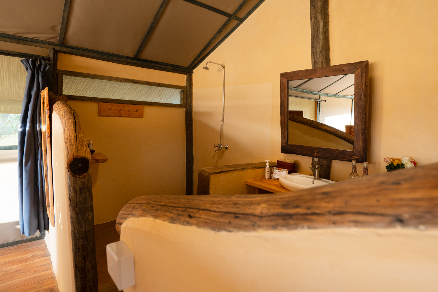 Laikipia Wilderness Palm Camp: Zeltinneres