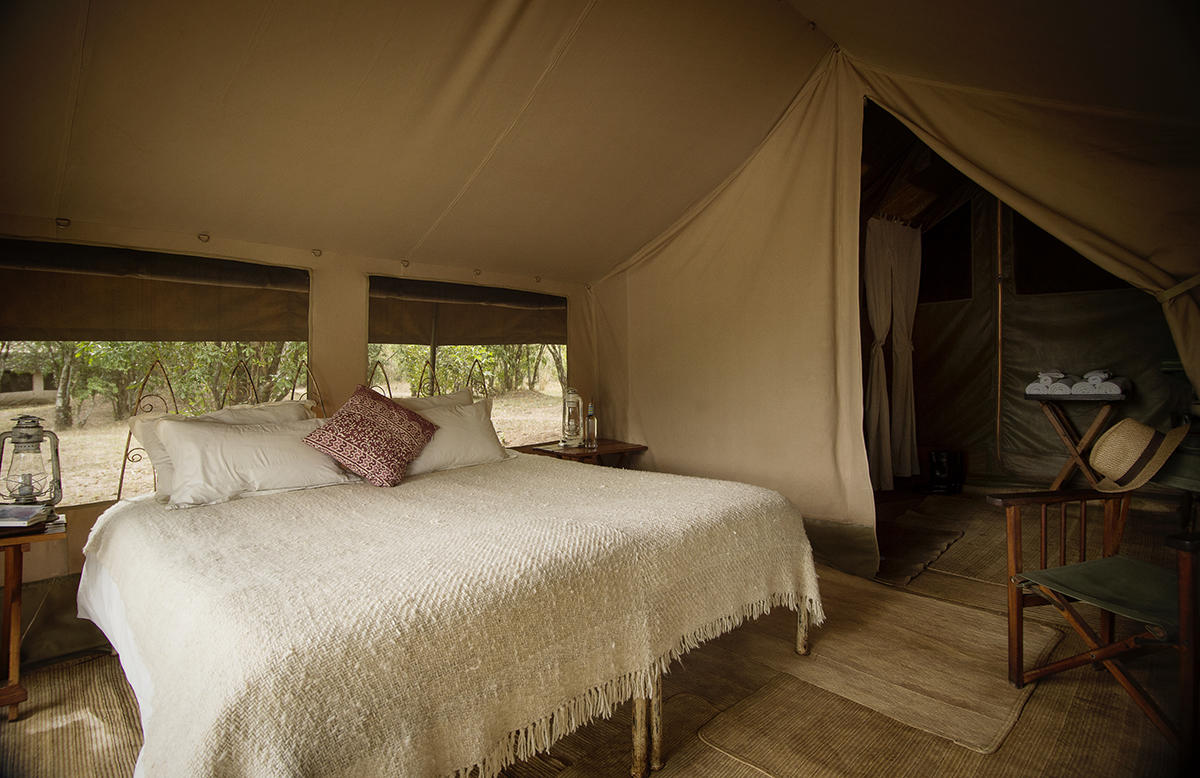 Serian's Nkorombo Mobile Camp: Safari Tent Bett