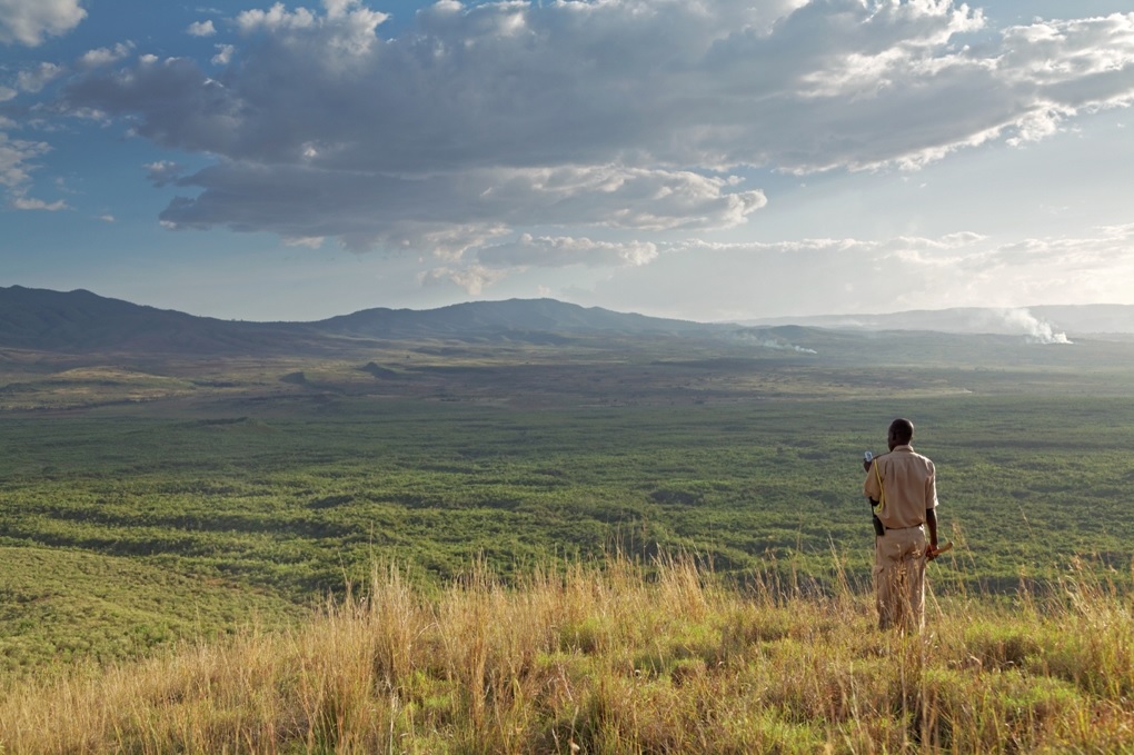 Afrika, Afrikarma, Afrikarma.de, Eburru Forest, Grabenbruch, Great Rift Valley, Großer Afrikanischer Grabenbruch, Jaqueline und Jean-Francois Damon, Kenia, Krater, Lake Elementaita, Lake Nakuru, Lake Nakuru Nationalpark, Mawe Mbili, Nachhaltigkeit, Nakuru Nationalpark, Natur, Rothschildgiraffe, Safari, Savanne, Sleeping Warrior, Sleeping Warrior Krater, Sleeping Warrior Lodge, Soysambu, Soysambu Naturschutzgebiet, Spitzmaulnashorn, Umwelt, Vulkan, Panorama