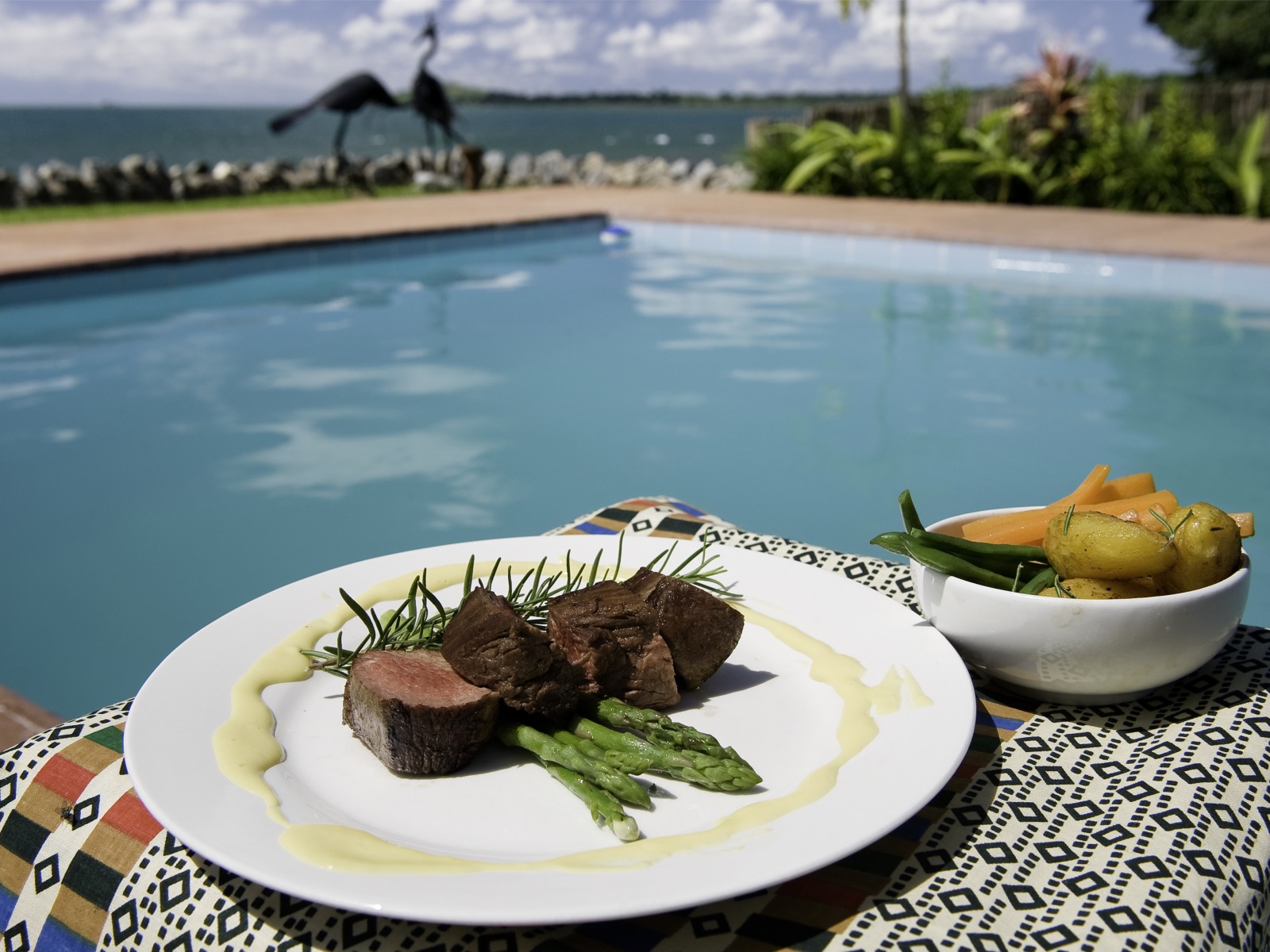 Central Lake Malawi, Chintheche, Chintheche Inn, Familienfreundlich, Lake Malawi, Malawisee, Malawisee mittlerer Teil, Mzuzu, Viphya Mountains, Wassersport, Wilderness Safaris, Essen, Koch, Kochen, Lunch, Pool, Speisen, Verpflegung