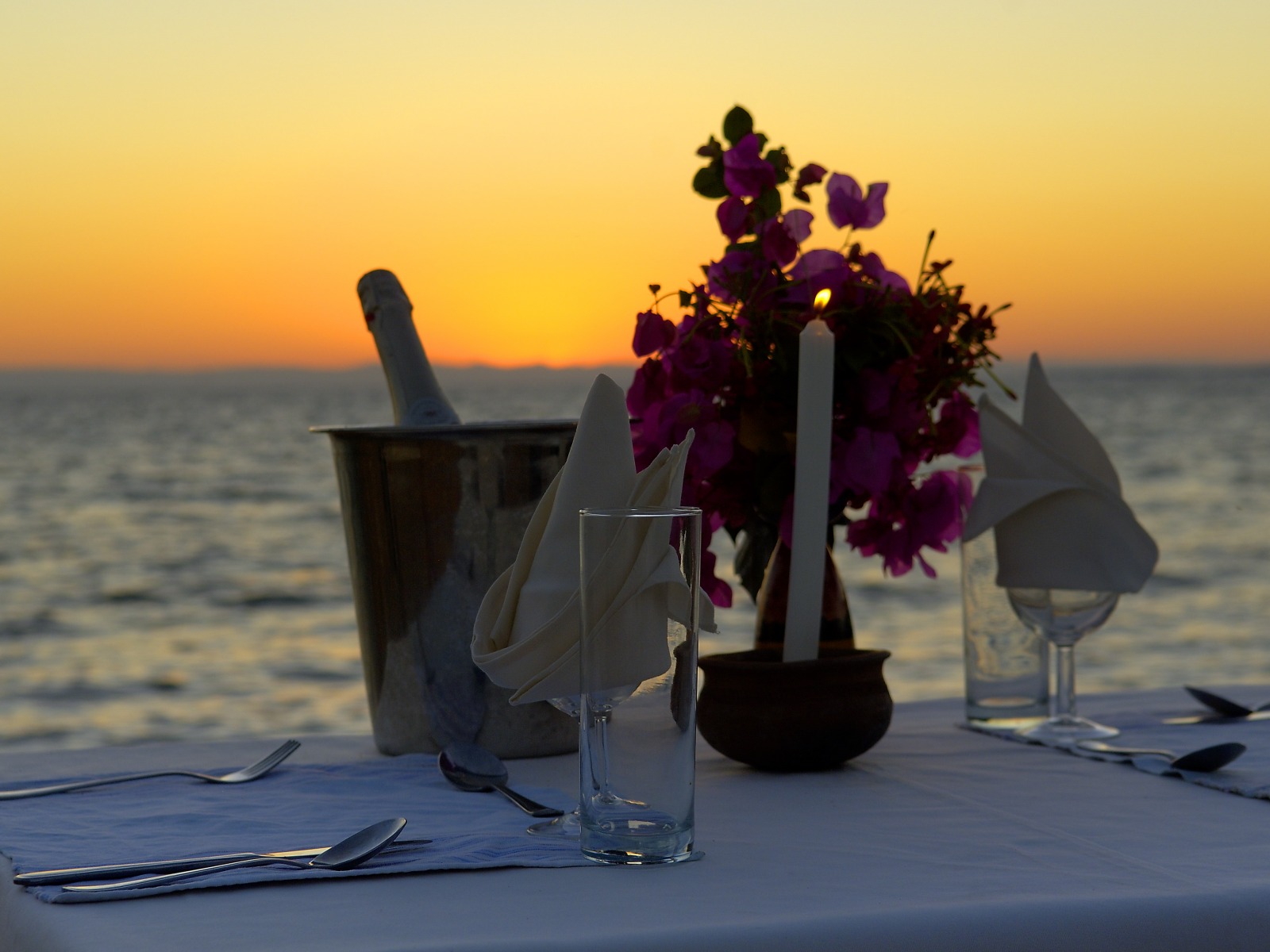 Felseninsel, Kaya Mawa, Lake Malawi, Likoma Island, Malawisee, Strand, Abendessen, Dinner, afrikarma, Afrikarma Safaris, afrikarma.de, James Lightfoot