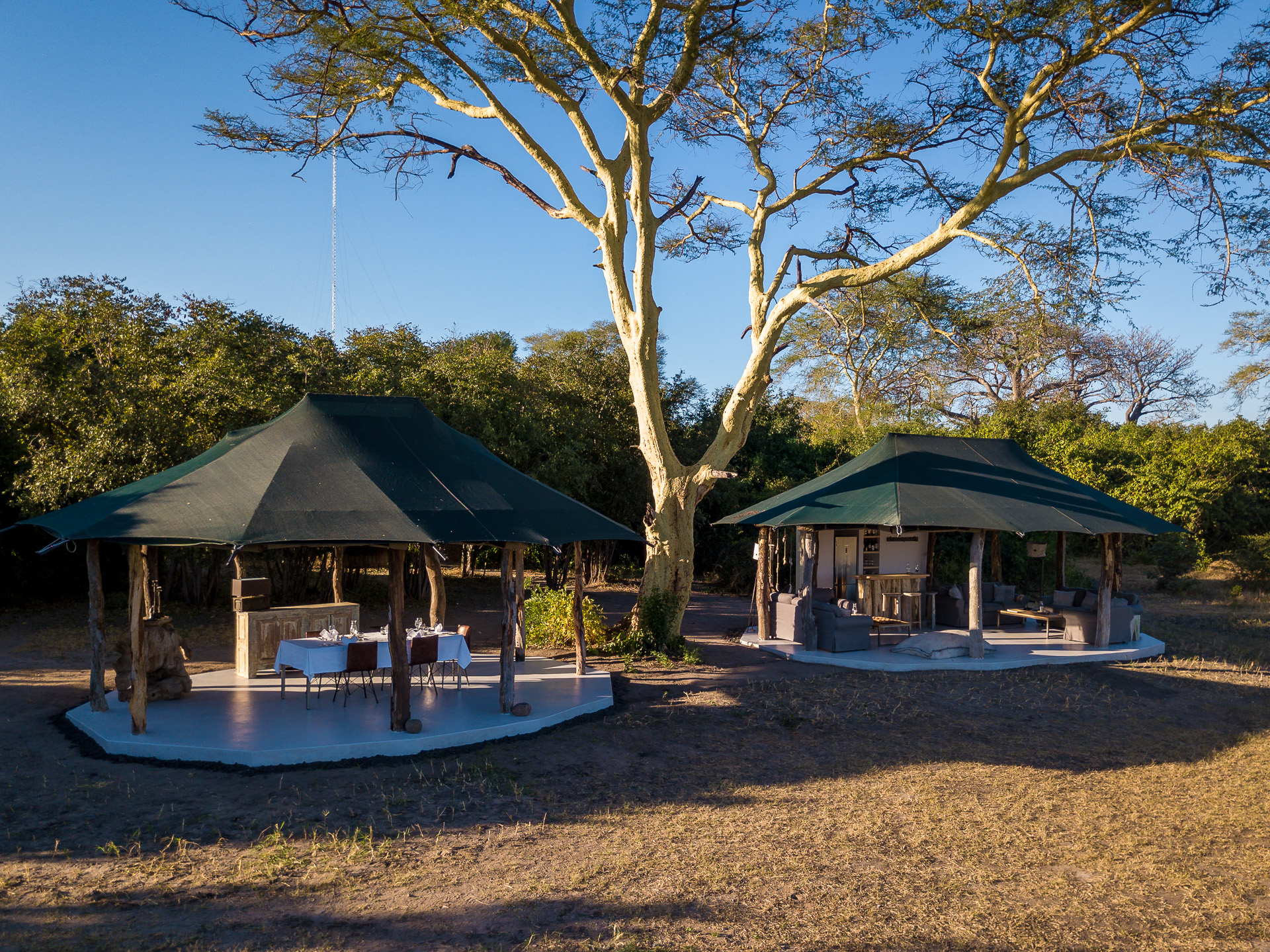 Kuthengo Camp: Lounge und Essbereich