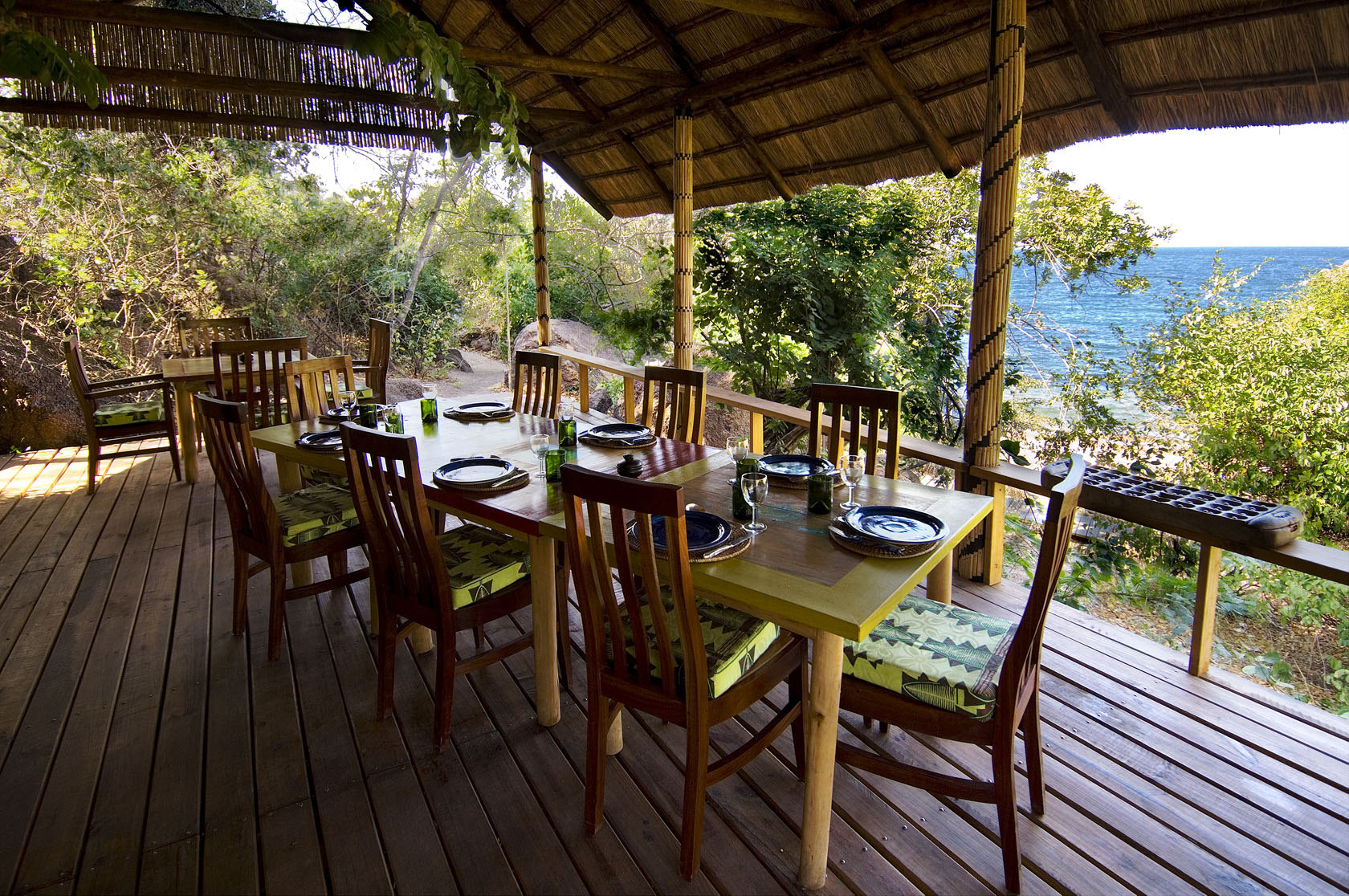 Granitfelsen, Granitinsel, Insel, Lake Malawi, Malawisee, Mumbo Island Camp, Esstisch, Veranda, Afrikarma, Afrikarma.de, Wilderness Safaris, Wilderness Adventure Camp