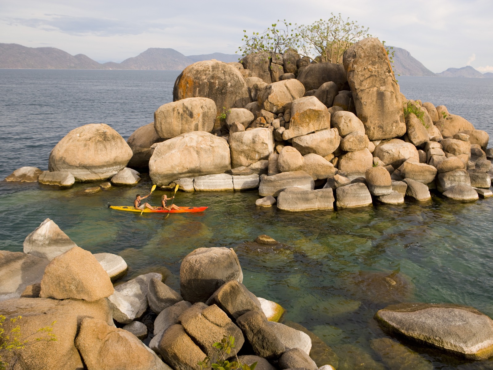 Granitfelsen, Granitinsel, Insel, Lake Malawi, Malawisee, Mumbo Island Camp, Aktivität, Kayak, Kayakausflug, Afrikarma, Afrikarma.de, Wilderness Safaris, Wilderness Adventure Camp