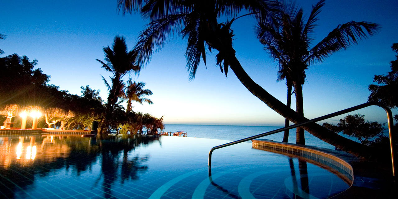 Indigo Bay Island Resort, Rani Resorts, Abend, Abendessen, Palmen, Stimmung, Swimming Pool, afrikarma, afrikarma Safaris, afrikarma.de, anantara bazaruto, anantara bazaruto island resort, anantara bazaruto island resort and spa, anatara, bazaruto, bazaruto island