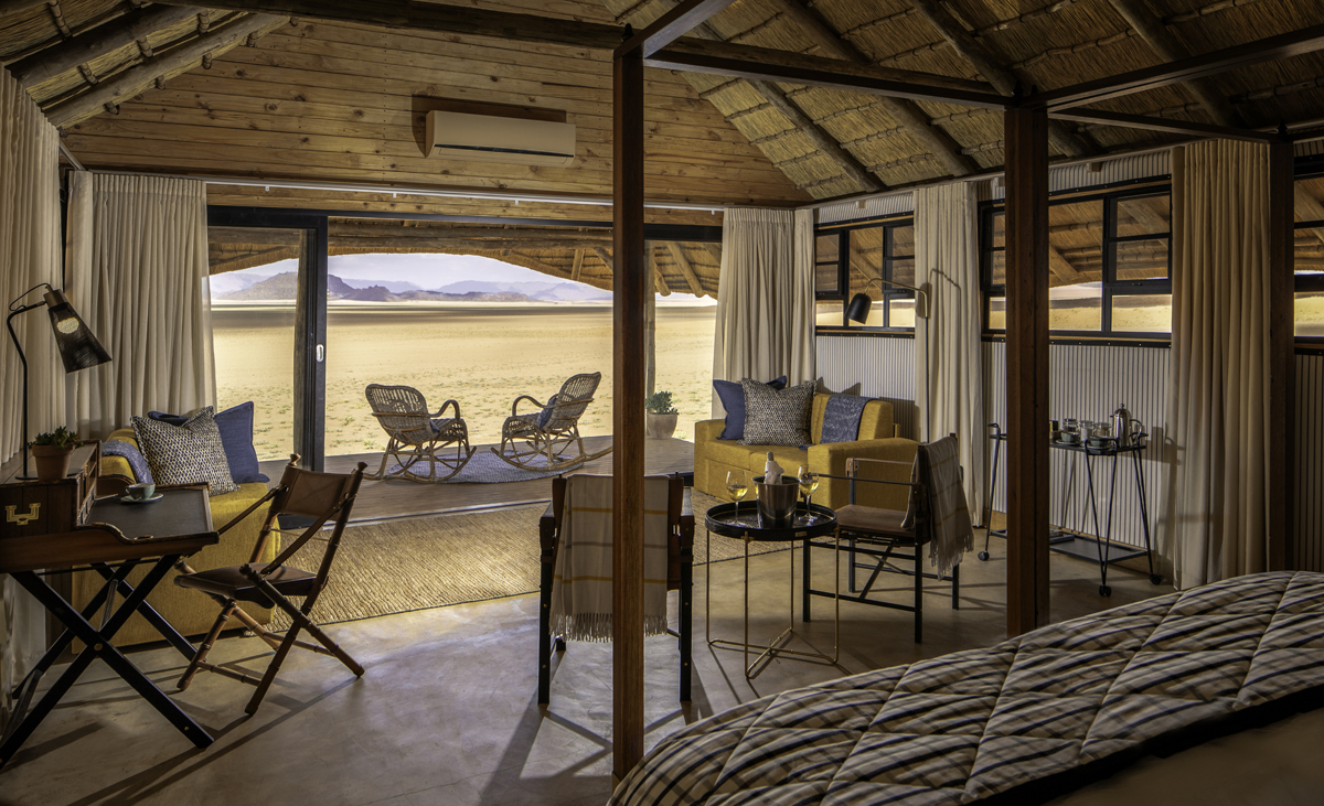 Kwessi Dunes Lodge: Gästehütte mit Doppelbett und privater Veranda
