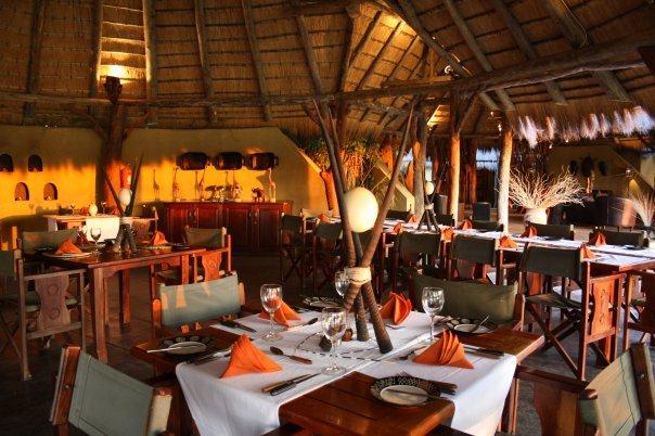 Camp Kwando: Restaurant Camp Kwando, Caprivi, Cuando, Kwando, Abendessen, Caprivi Game Park, Mamili National Park, Mudumu National Park, Restaurant, afrikarma, afrikarma safaris, afrikarma.de