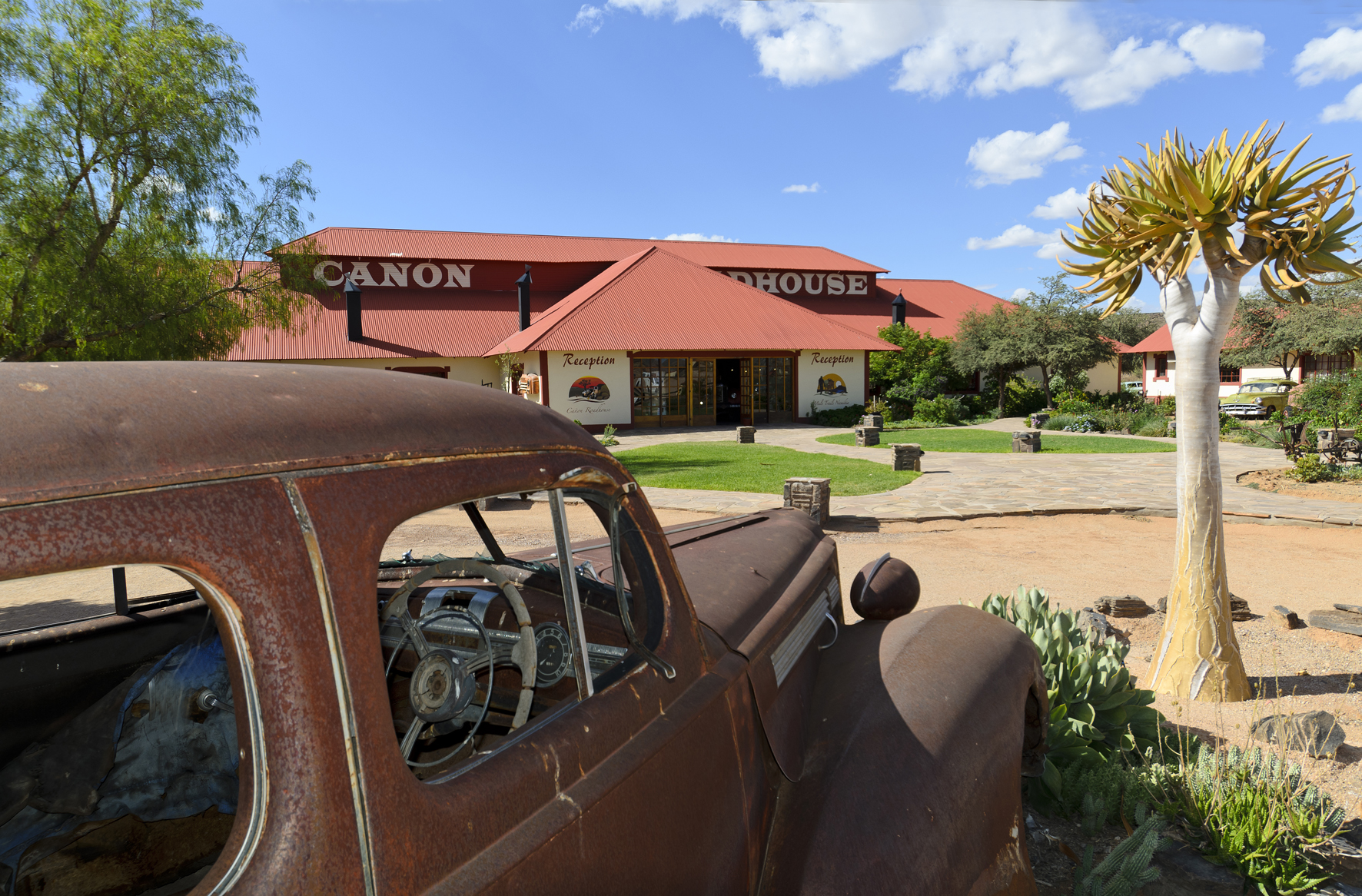 Canon Roadhouse: Vorplatz