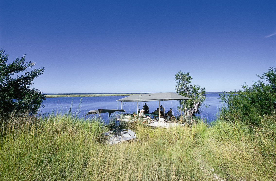 Caprivi Floodplains, Caprivi Strip, Caprivi-Streifen, Chobe National Park, Chobe River, Chobe Savanna Lodge, Desert & Delta, Elefanten, Kasane, Namibia, Thatched Roof, Insel, Motorbootausflug, Air Conditioning