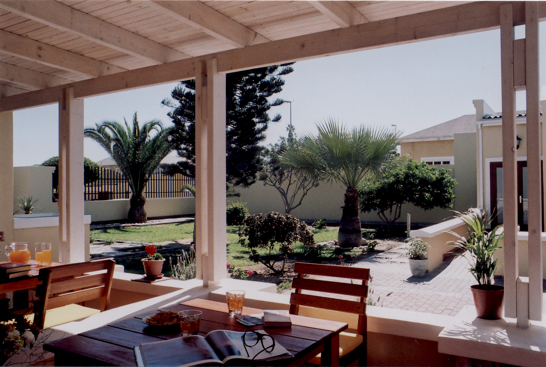 Cornerstone Guesthouse, Küste, Swakopmund, Frühstücksterrasse, Garten, Hof, Innenhof, Terrasse, afrikarma, afrikarma safaris, afrikarma.de