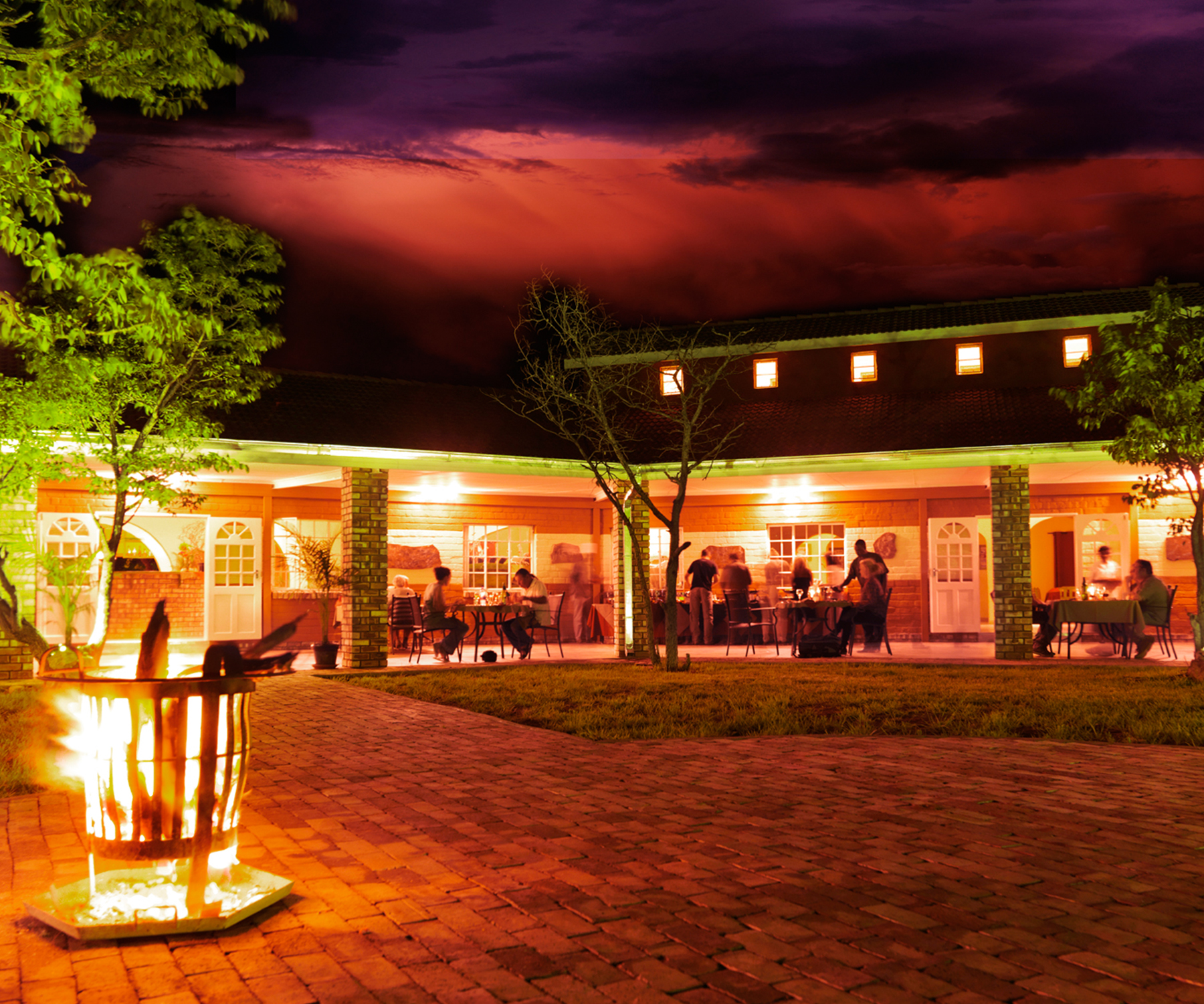 Damara Mopane Lodge, Damaraland, Khorixas, Namibia, Ambient, Feuer, Grün, Nacht, Nachthimmel, Natur, Afrikarma, Afrikarma Safaris, Afrikarma Safaris - Wildnis. Hautnah., Afrikarma.de