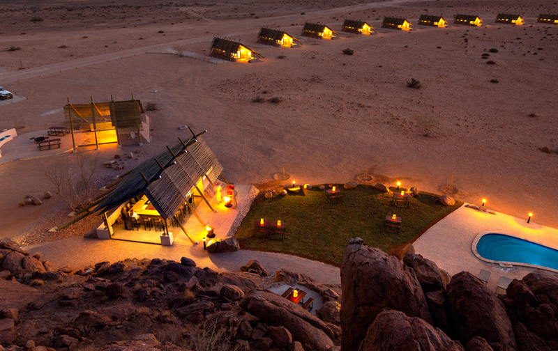 Dead Vlei, Desert Quiver Camp, Namib Naukluft, Sossusvlei, Taleni, Bar, Swimming Pool, zentrale Einrichtungen, Afrikarma, Afrikarma Safaris, Afrikarma Safaris - Wildnis. Hautnah., Afrikarma.de