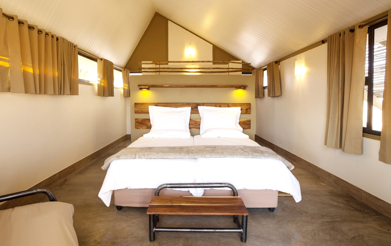 Dead Vlei, Desert Quiver Camp, Namib Naukluft, Sossusvlei, Taleni, Doppelbett, Gästechalet, Afrikarma, Afrikarma Safaris, Afrikarma Safaris - Wildnis. Hautnah., Afrikarma.de