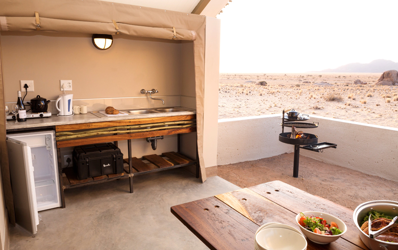 Dead Vlei, Desert Quiver Camp, Namib Naukluft, Sossusvlei, Taleni, Kitchenette, Landschaft, Patio, Afrikarma, Afrikarma Safaris, Afrikarma Safaris - Wildnis. Hautnah., Afrikarma.de