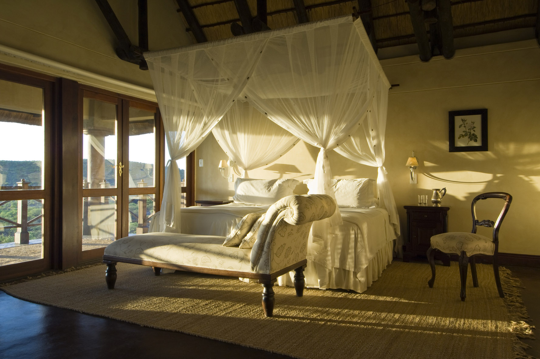 Africa, Epacha, Leading Lodges, Namibia, Epacha Game Lodge & Spa, Epacha Private Game Reserve, Epacha Wildtierreservat, Etosha Nationalpark, Doppelbett, Himmelbett, Schlafbereich, Tagesbett, Afrikarma, Afrikarma Safaris, Afrikarma Safaris – Wildnis. Hautnah., afrikarma.de