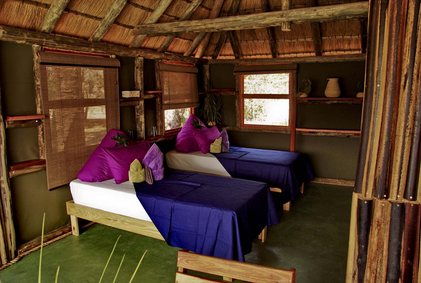 Epupa Falls, Epupa Falls Lodge, Kaokoland, Kunene River, Chalets, Einzelbett, Farbenfroh, Schlafbereich, Afrikarma, Afrikarma Safaris, Afrikarma Safaris – Wildnis. Hautnah., afrikarma.de