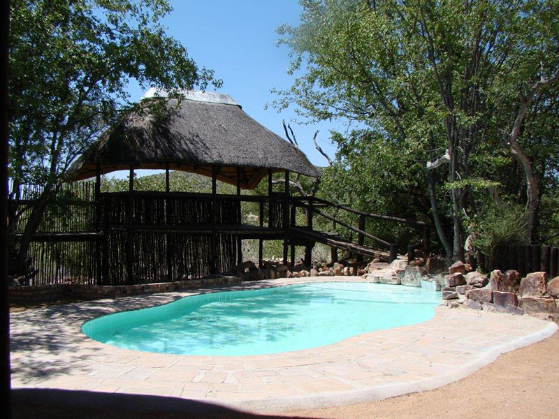 Damaraland, Etosha Nationalpark, Hobatere Lodge, Journeys Namibia, Pool, Unterkunft, Afrikarma, Afrikarma Safaris, Afrikarma Safaris – Wildnis. Hautnah., afrikarma.de