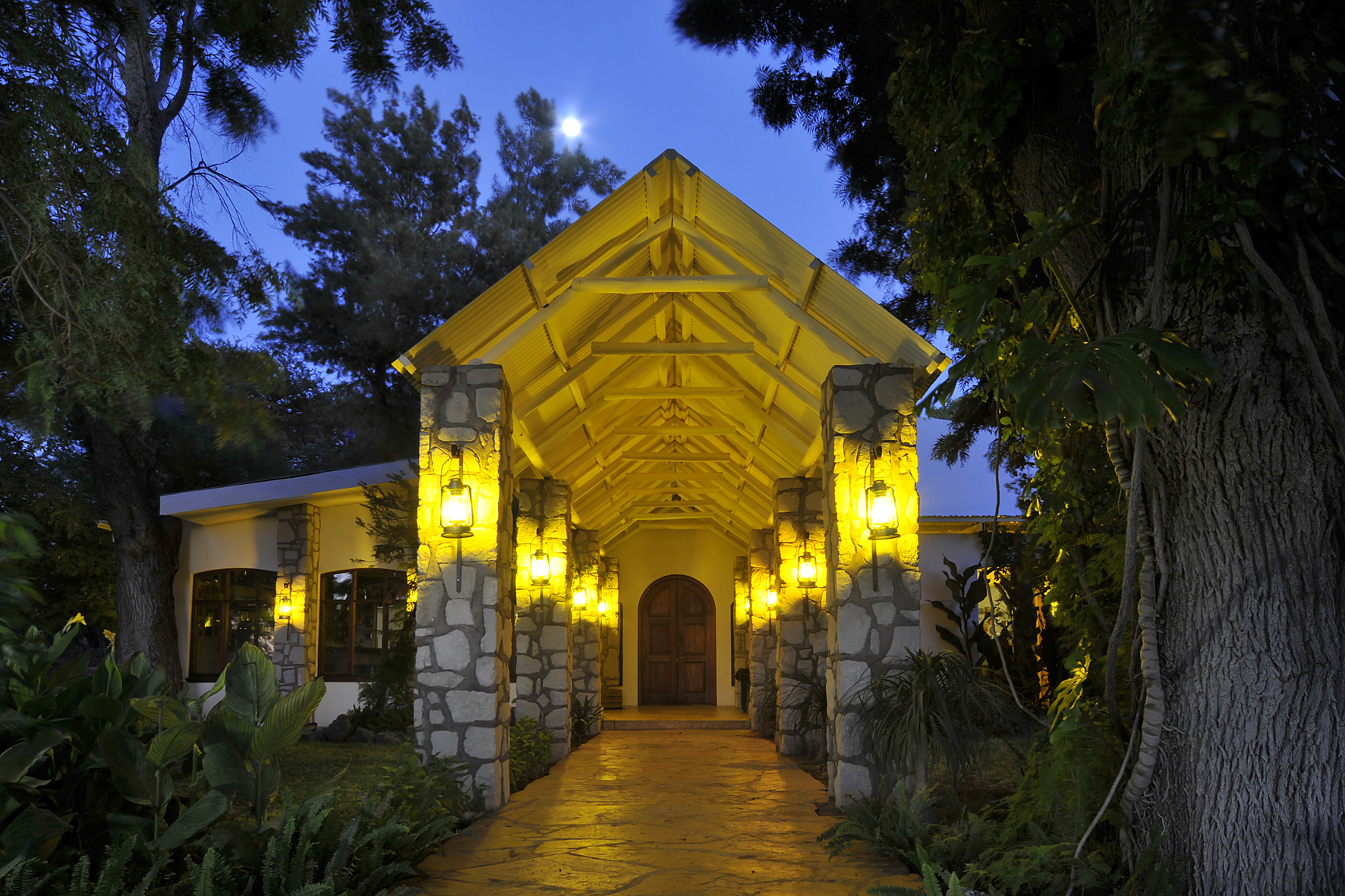 Dünen, Gondwana Collection, Kalahari, Kalahari Farmhouse, Roter Sand, Eingang, afrikarma, afrikarma safaris, afrikarma.de