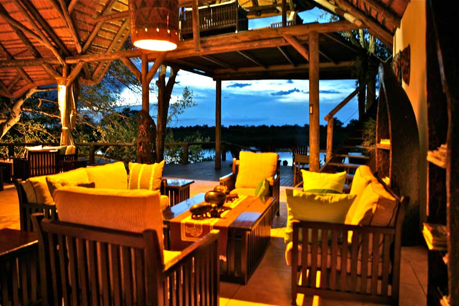 Lianshulu Lodge: Lounge Caprivi Collection, Caprivi-Streifen, Dusty Rogers, Kwando River, Lianshulu Lodge, Linyanti, Linyanti-Sümpfe, Mamili National Park, Mudumu National Park, Nkasa Lupala National Park, Lounge, Sessel, Sofa, afrikarma, afrikarma Safaris, afrikarma.de