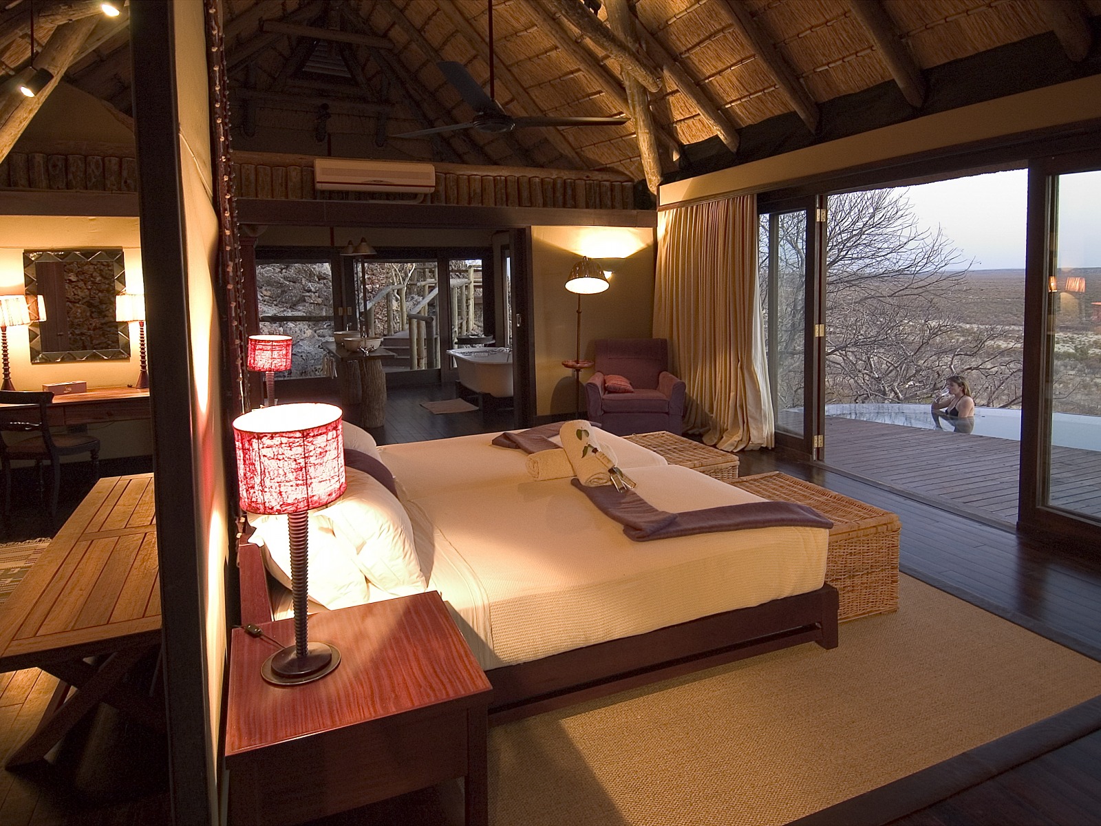 Etosha Nationalpark, Etoshapfanne, Little Ongava, Ongava Private Game Reserve, Infinity Pool, Schlafraum, Rhino Protection Program