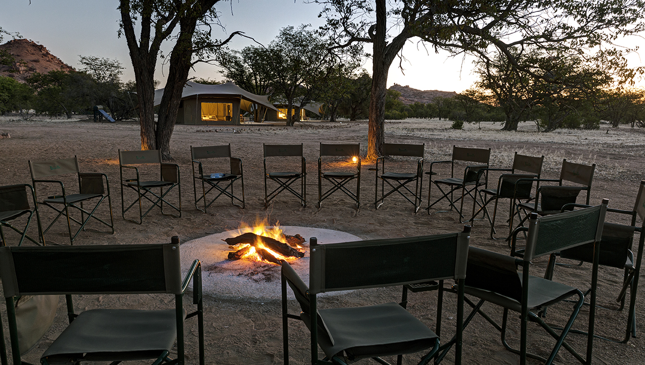 Malansrus Tented Camp: Sitzkreis um die Feuerstelle