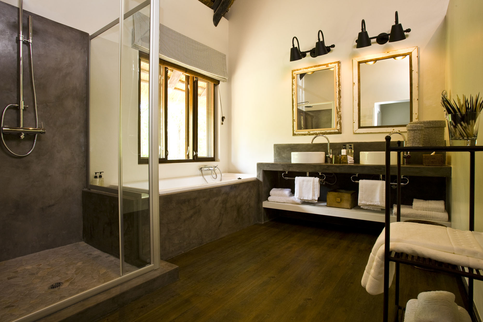 Big Five, Etosha, Etosha Nationalpark, Etosha Pfanne, Komfort, Luxus, Marc Pampe, Mariza Pampe, Mushara, Mushara Collection, Mushara Lodge, Mushara Reserve, Namibia, Natur, Nordnamibia, Pampe Family, Safari, Umwelt, Badezimmer, Design, Erholung, Service, afrikarma, afrikarma.de