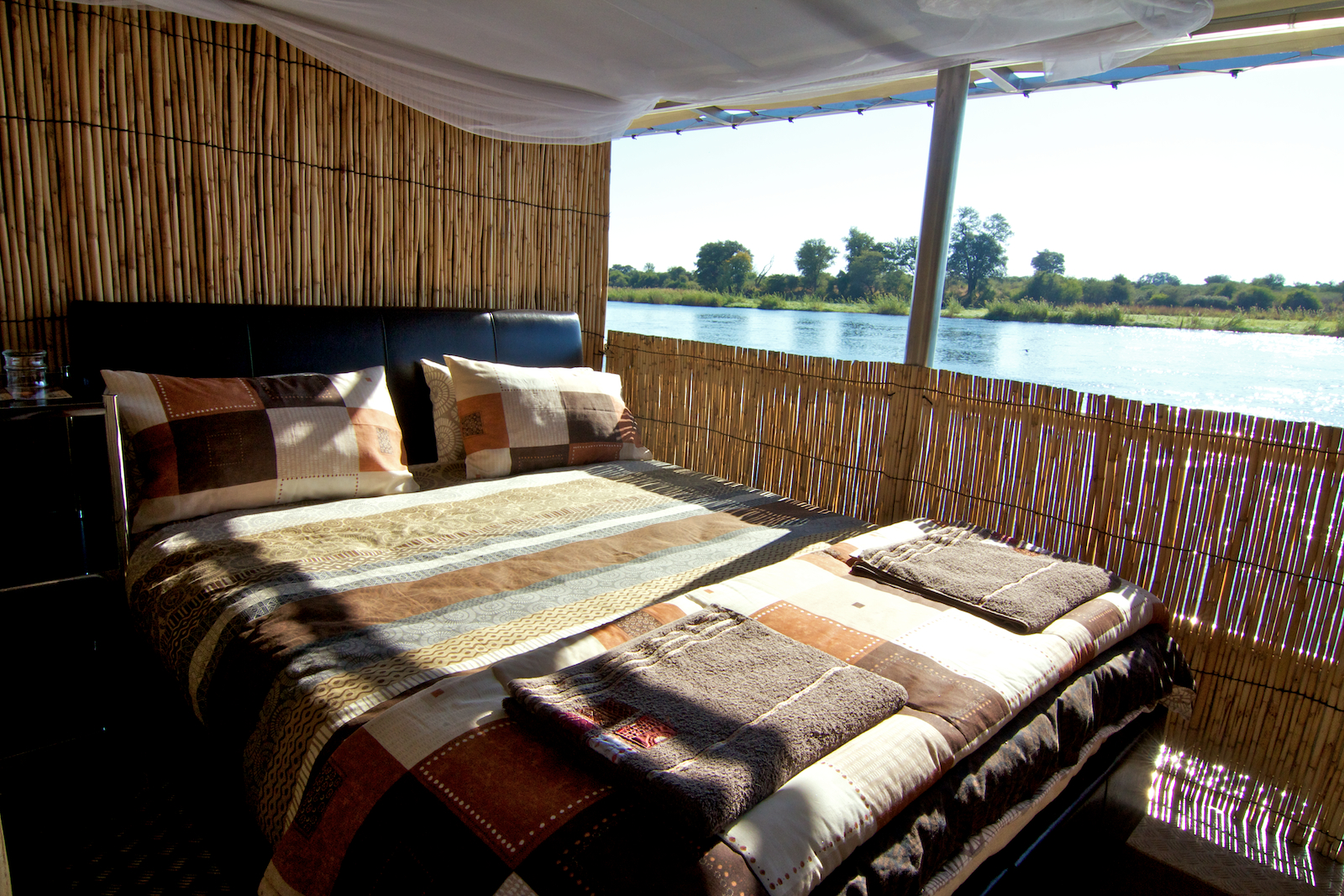 Caprivi, Kavango, Ndhovu Safari Lodge, Okavango, Panhandle, Doppelbett, Afrikarma, Afrikarma Safaris, Afrikarma.de, Horst Kock