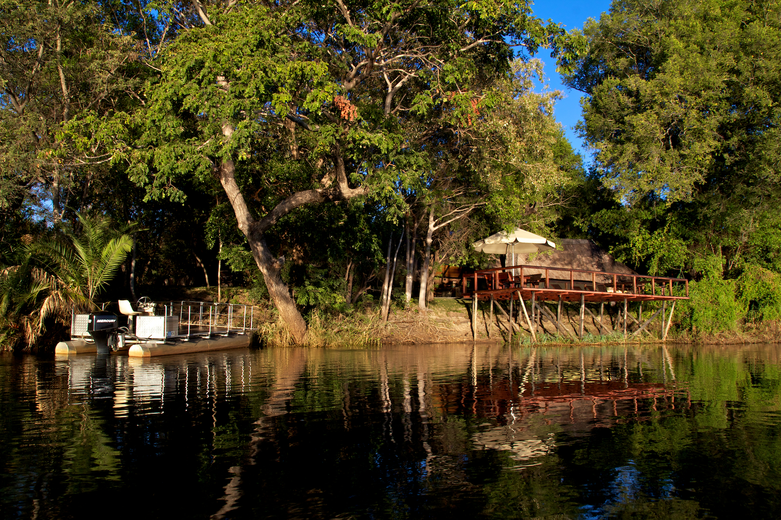 Caprivi, Kavango, Ndhovu Safari Lodge, Okavango, Panhandle, Deck, Flussdeck, Gesamtansicht, Afrikarma, Afrikarma Safaris, Afrikarma.de, Horst Kock