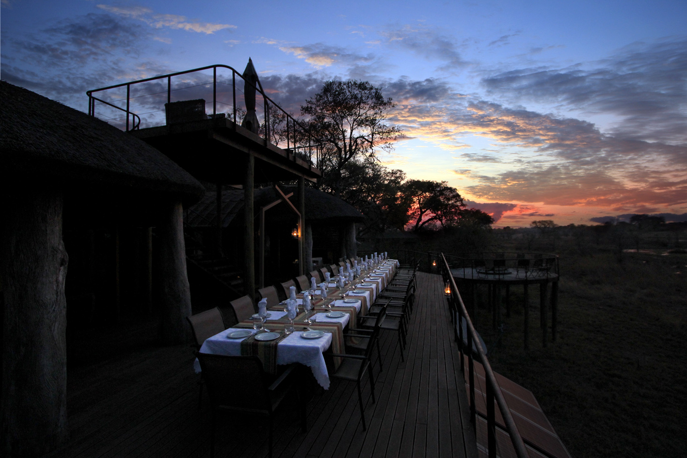 Caprivi, Caprivi -Streifen, Kwando River, Linyanti-River, Linyanti-Sümpfe, Mamili National Park, Mudumu National Park, Nkasa Lupala National Park, Nkasa Lupala Tented Lodge, Abendessen, Aussichtsdeck, Dinner, Öllampen