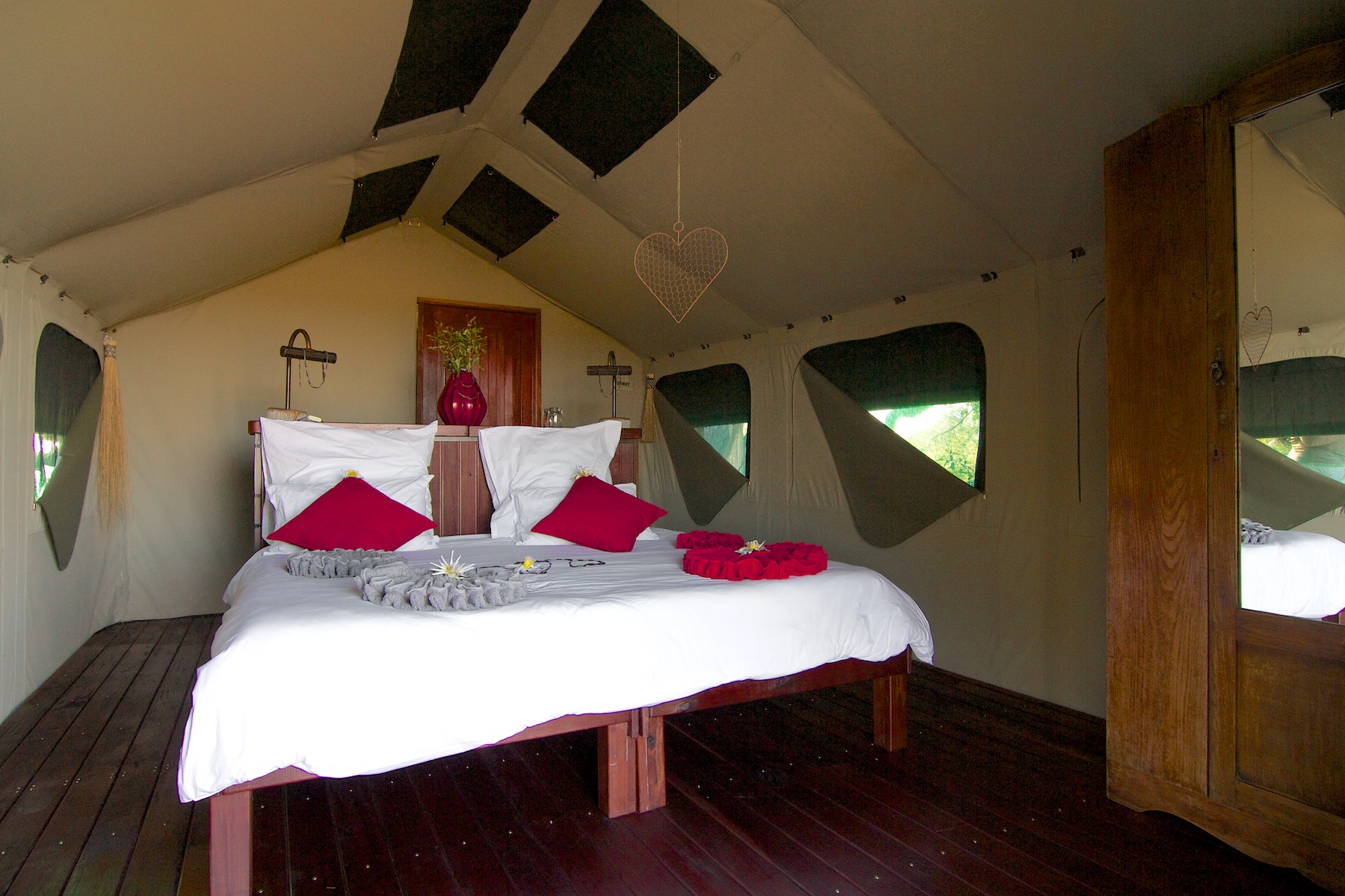 Caprivi, Caprivi -Streifen, Kwando River, Linyanti-River, Linyanti-Sümpfe, Mamili National Park, Mudumu National Park, Nkasa Lupala National Park, Nkasa Lupala Tented Lodge, Doppelbett, Gästebett, Gästezelt