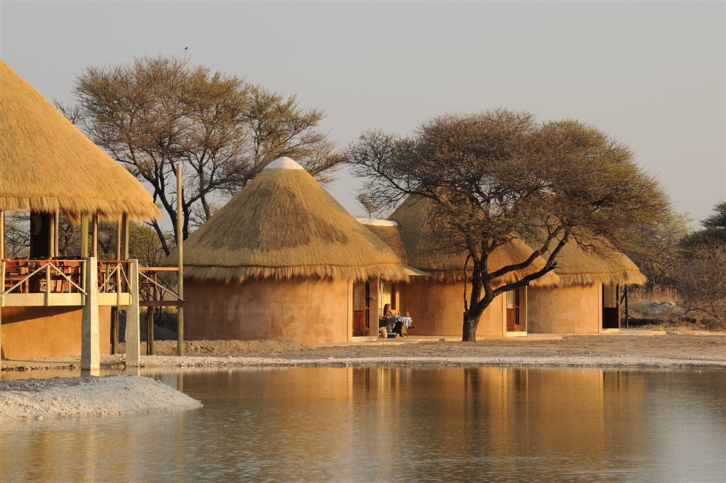 Onguma Bush Camp: Waterhole Chalets Onguma Bush Camp: Waterhole Chalets